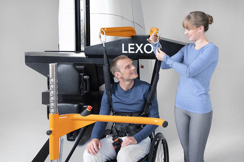 Suspension device from LEXO, patient in wheelchair