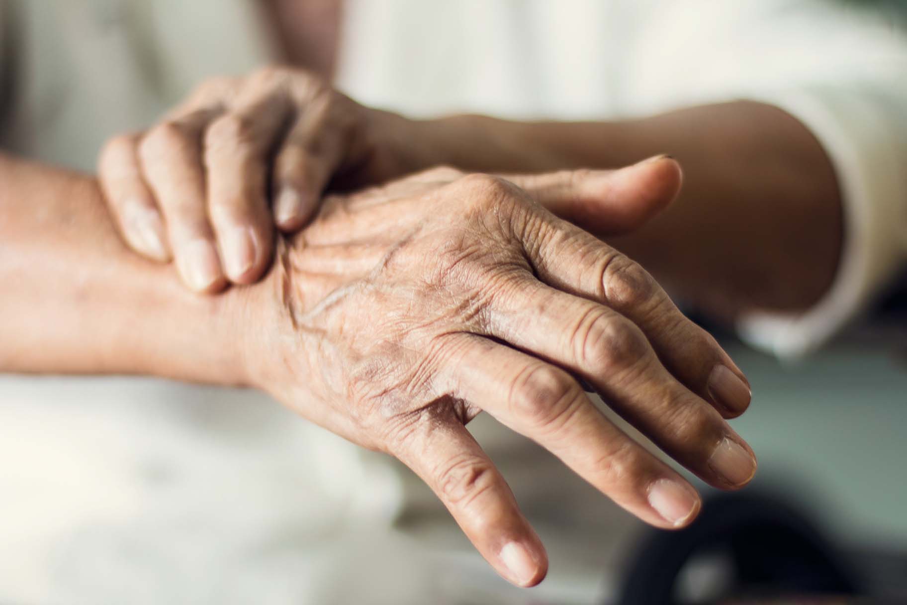Elderly woman with pain in her hands